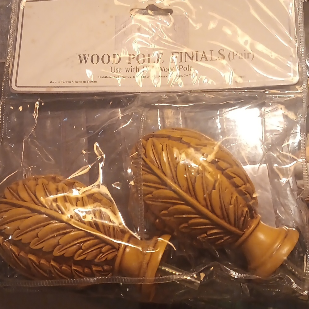 Croscill Home decorative wood pole finials, pair